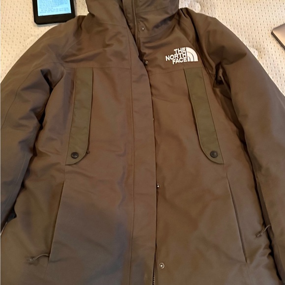 North face women’s new outerboroughs parka size medium - Picture 2 of 8